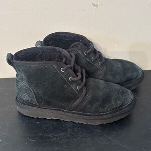 UGG Neumel Chukka Suede Boots Black  Boys 5 Women’s 7